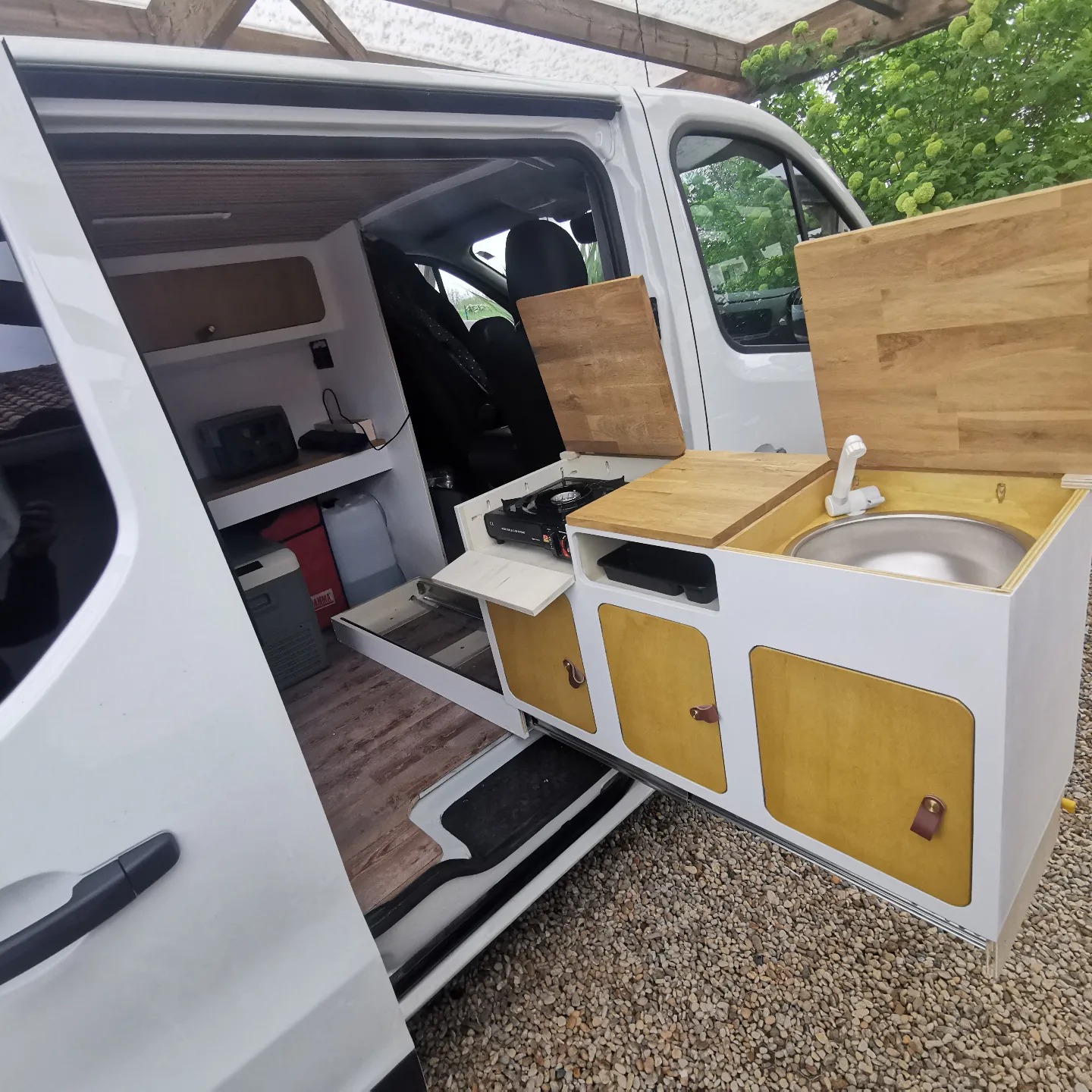 La cuisine nomade : l'ingéniosité au cœur du van